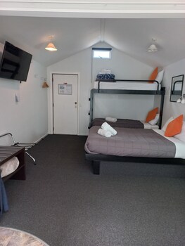 kaiteriteri reserve cabins