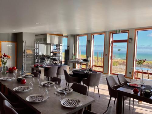 the cliffs seaside lodge