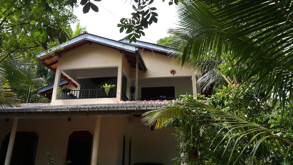 riverside homestay apartments