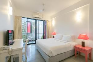 coral rock by bansei