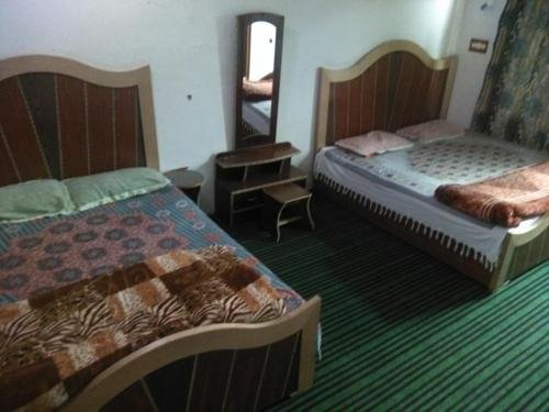 Kashmir Naaz,Khayam Road Sinagar Bilal Colony Khayam Road Sinagar, 190001 Srinagar, India, Srinagar,3 star