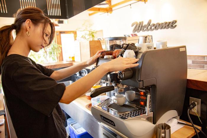 cafe and stay castana