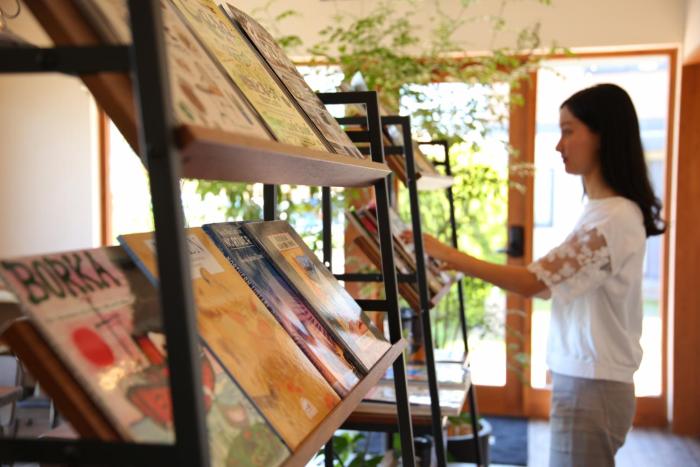 cafe and stay castana