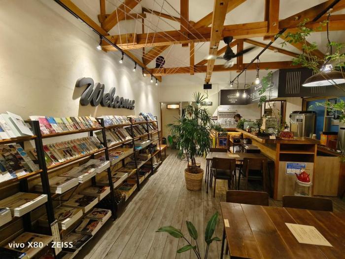 cafe and stay castana