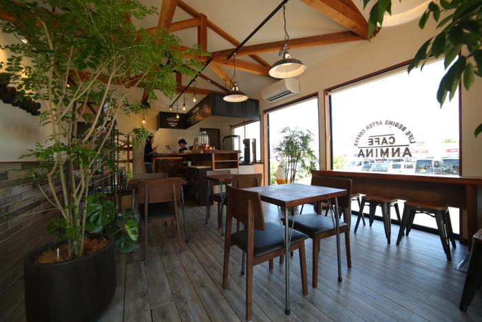 cafe and stay castana