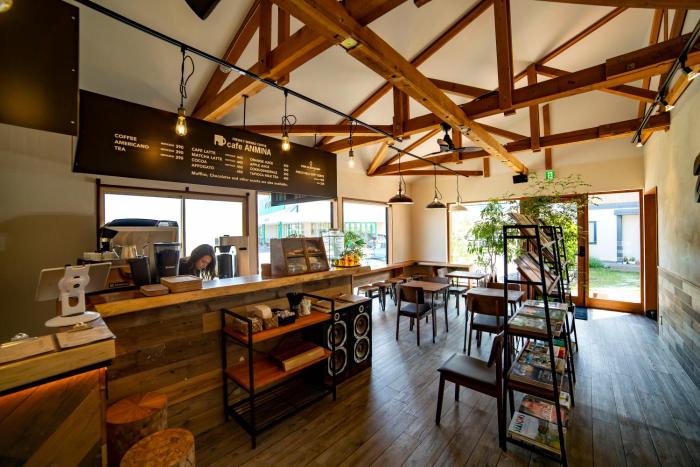 cafe and stay castana