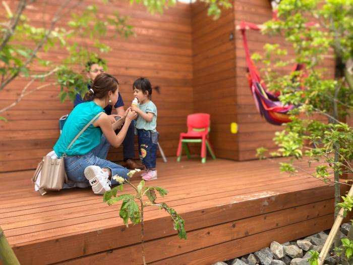 cafe and stay castana