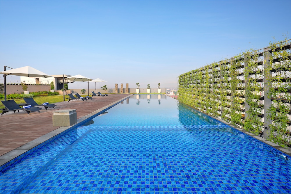 novotel suites yogyakarta malioboro