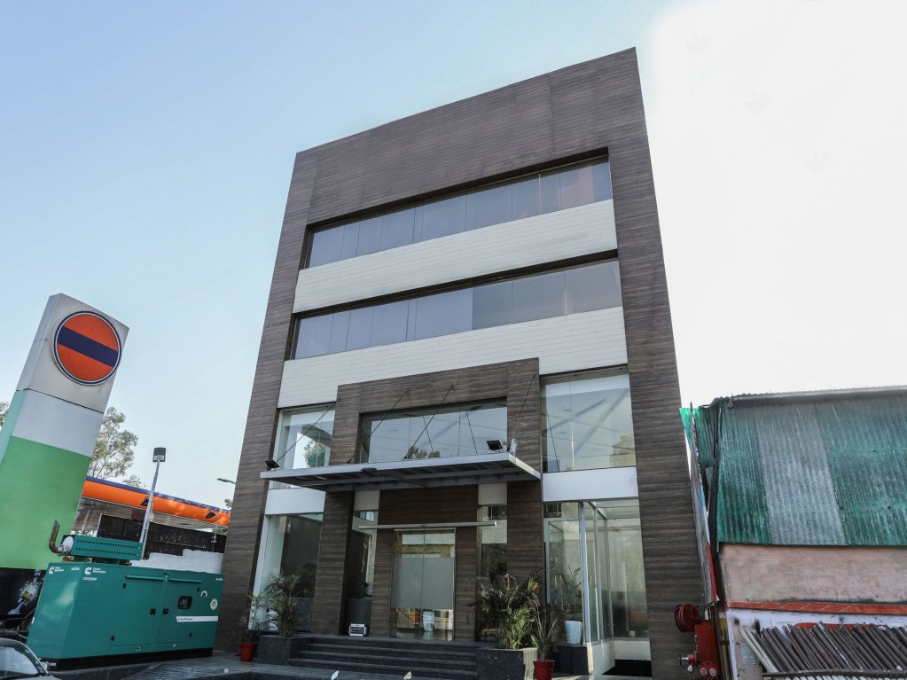 La Pearl - Bhopal,Mendua,3 star