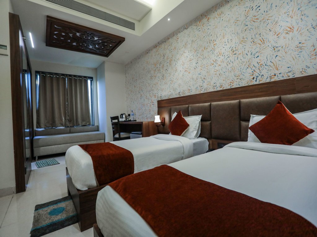 La Pearl - Bhopal,Mendua,3 star
