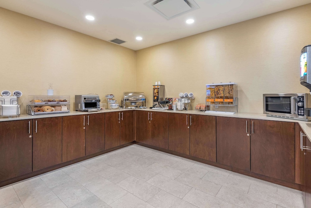 comfort inn and suites