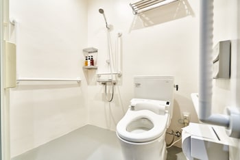 andand hostel hommachi east