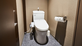 andand hostel hommachi east