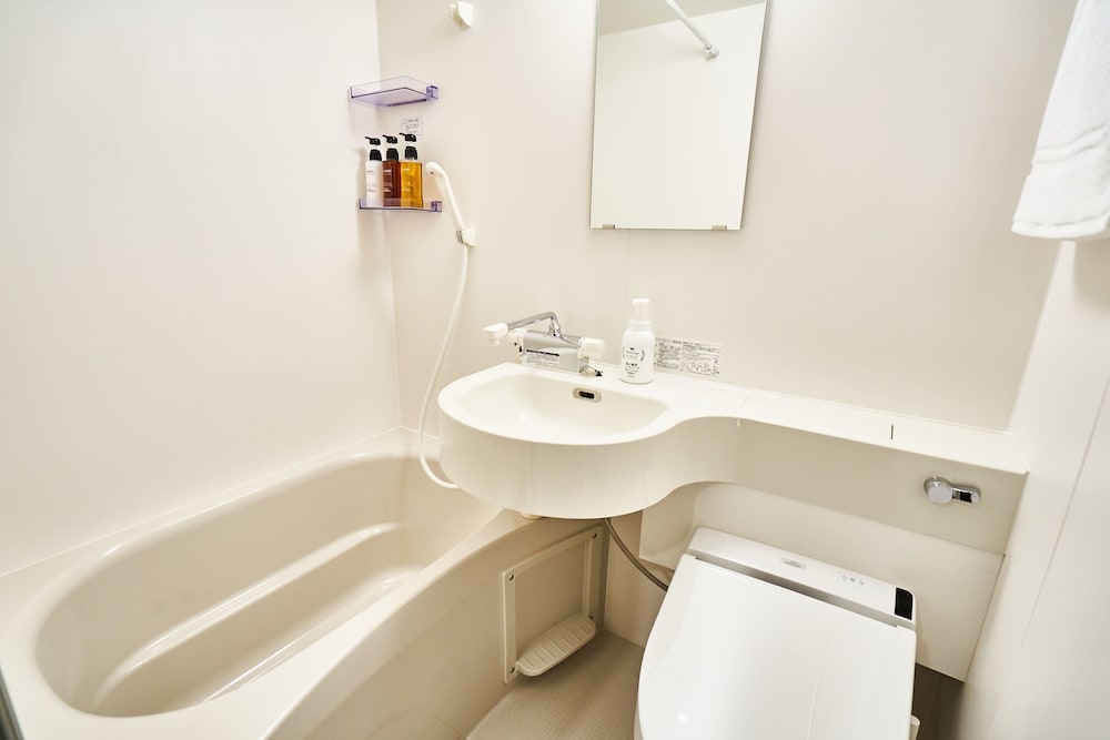 andand hostel hommachi east