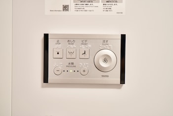 andand hostel hommachi east