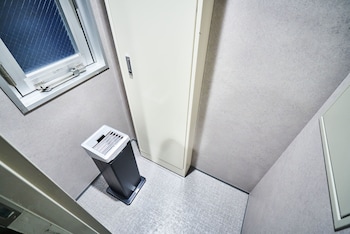 andand hostel hommachi east