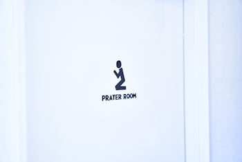 andand hostel hommachi east