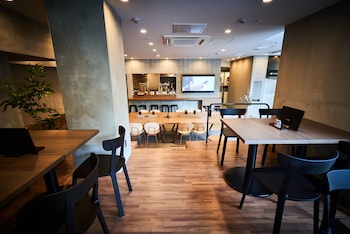 andand hostel hommachi east