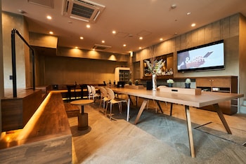 andand hostel hommachi east