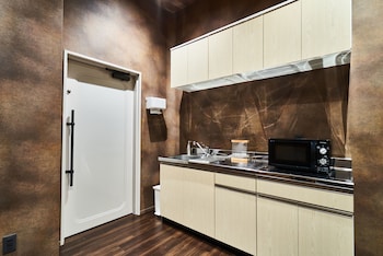 andand hostel hommachi east