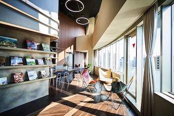 andand hostel hommachi east