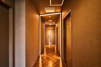 andand hostel hommachi east