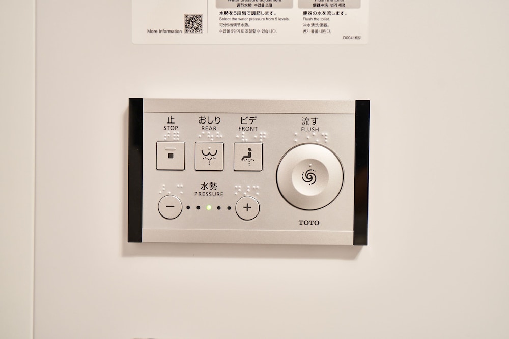 andand hostel hommachi east