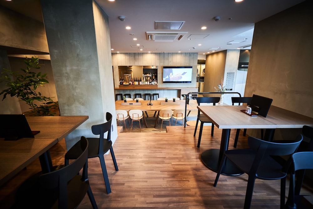 andand hostel hommachi east