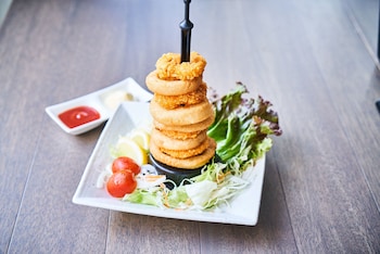 andand hostel hommachi east