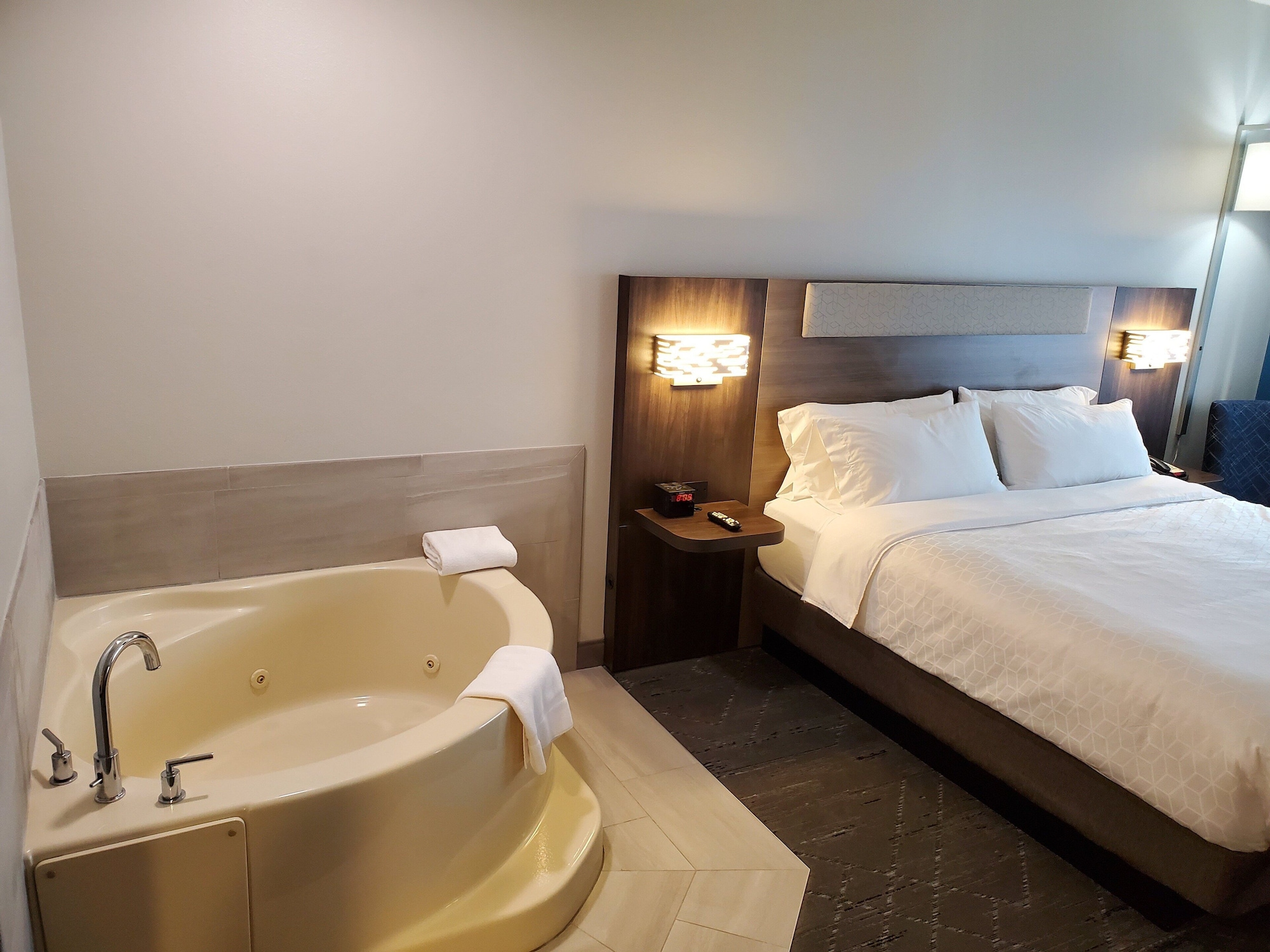 holiday inn express hotel and suites donegal by ihg