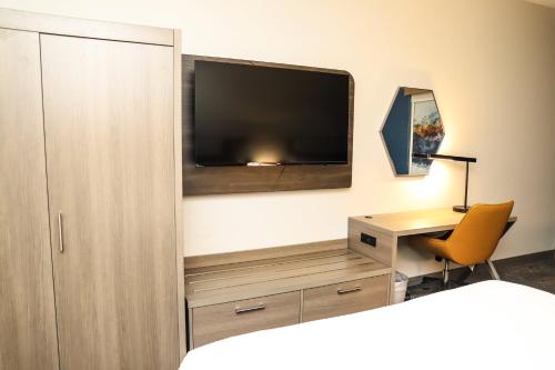 holiday inn express hotel and suites donegal by ihg