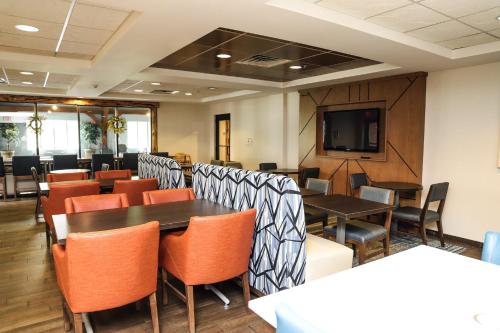 holiday inn express hotel and suites donegal by ihg