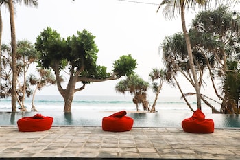 naomi beach resort