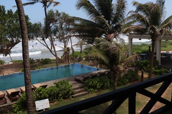 naomi beach resort
