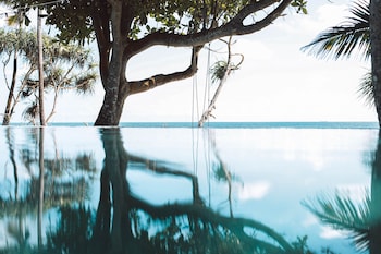 naomi beach resort