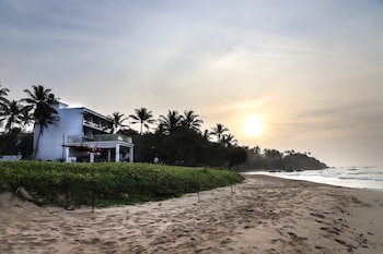 naomi beach resort