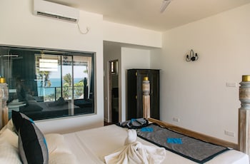 naomi beach resort