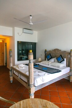 naomi beach resort