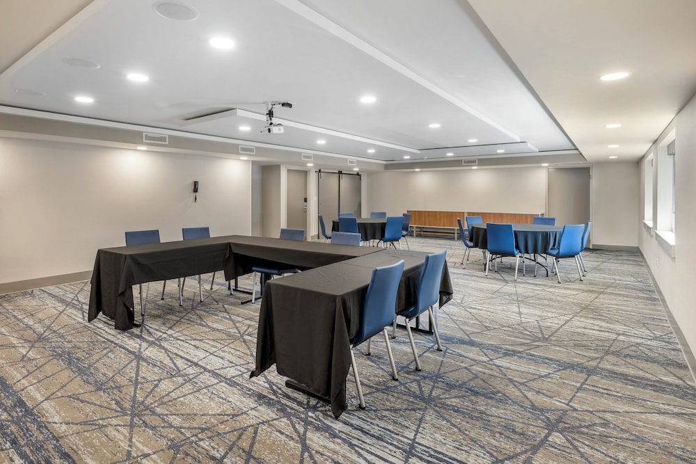 holiday inn express chicago downers grove by ihg