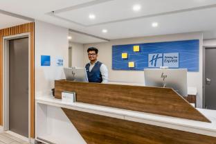 holiday inn express chicago downers grove by ihg