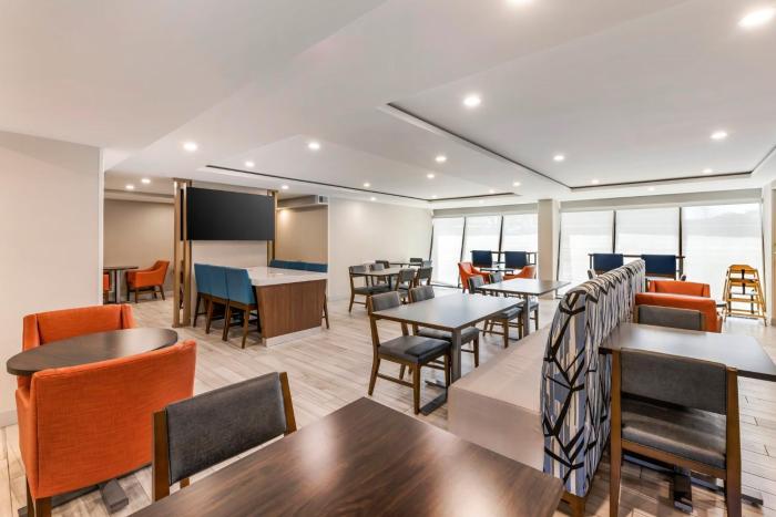 holiday inn express chicago downers grove by ihg