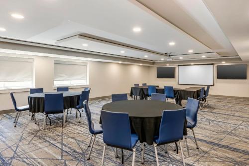 holiday inn express chicago downers grove by ihg