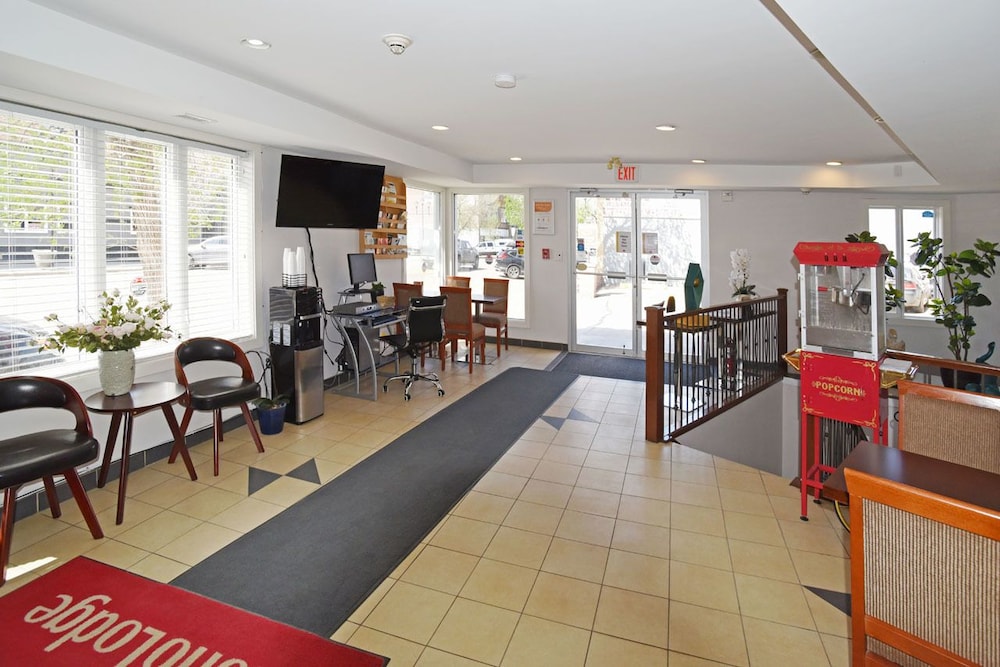 econo lodge inn and suites