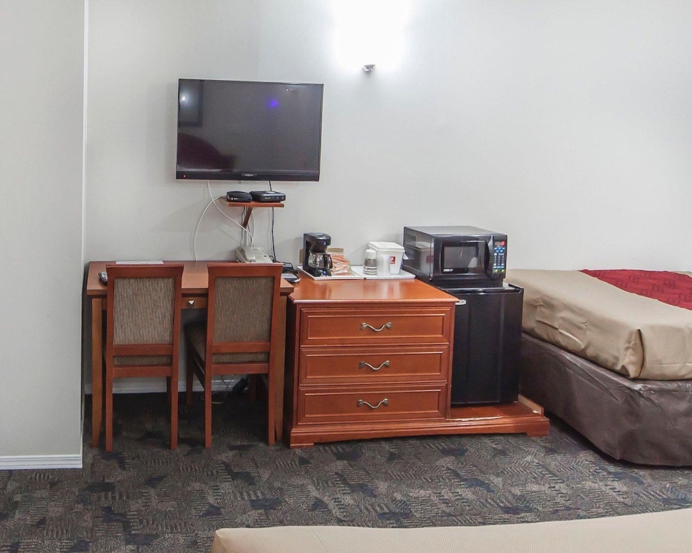 econo lodge inn and suites