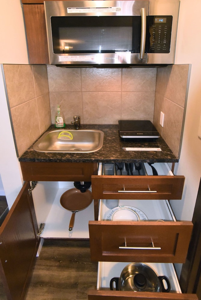 econo lodge inn and suites