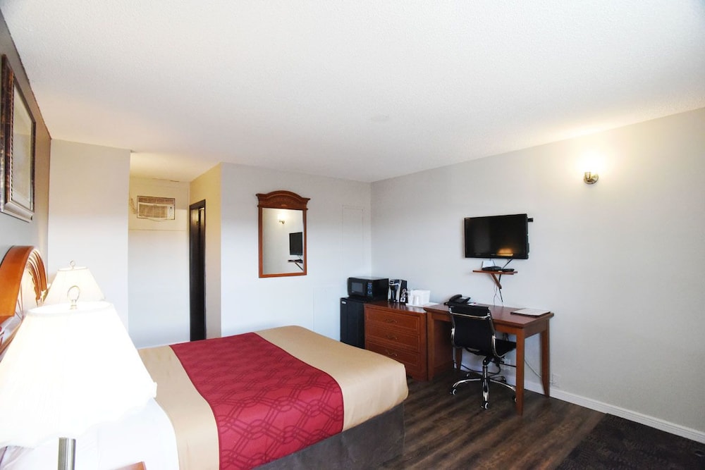 econo lodge inn and suites