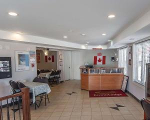 econo lodge inn and suites