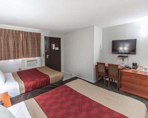 econo lodge inn and suites
