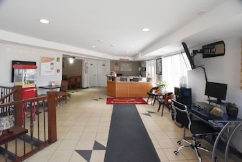 econo lodge inn and suites