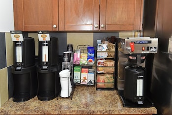 econo lodge inn and suites